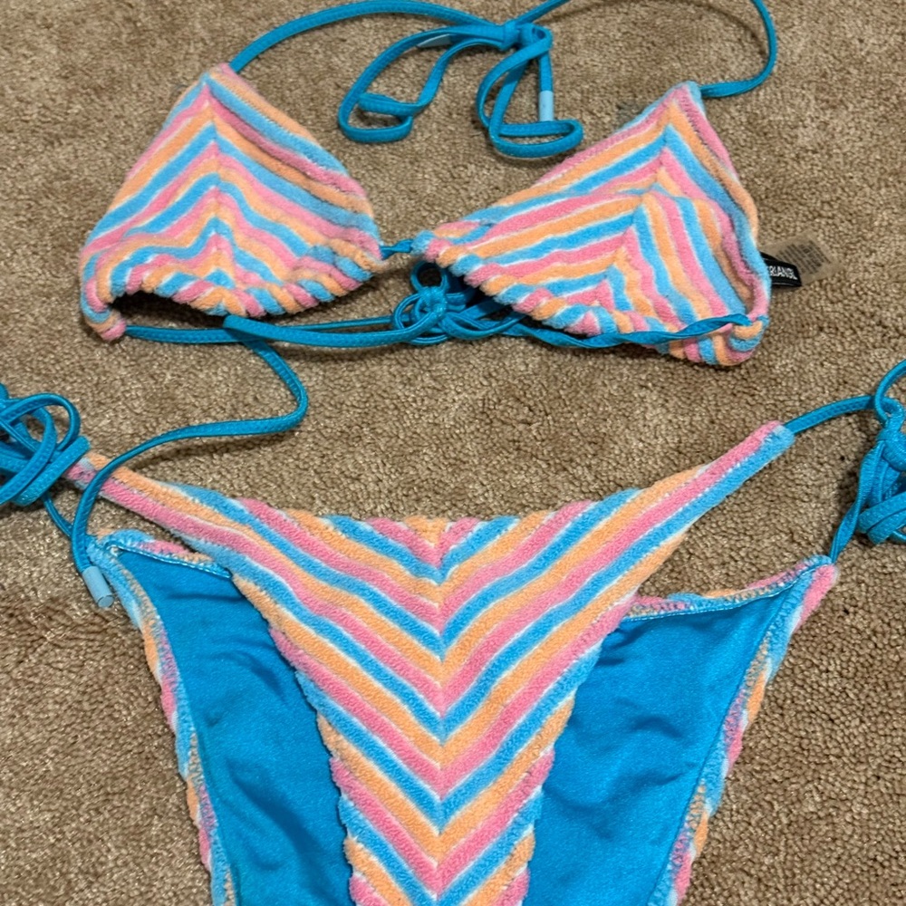 EUC triangl swimsuit - Picture 2 of 8